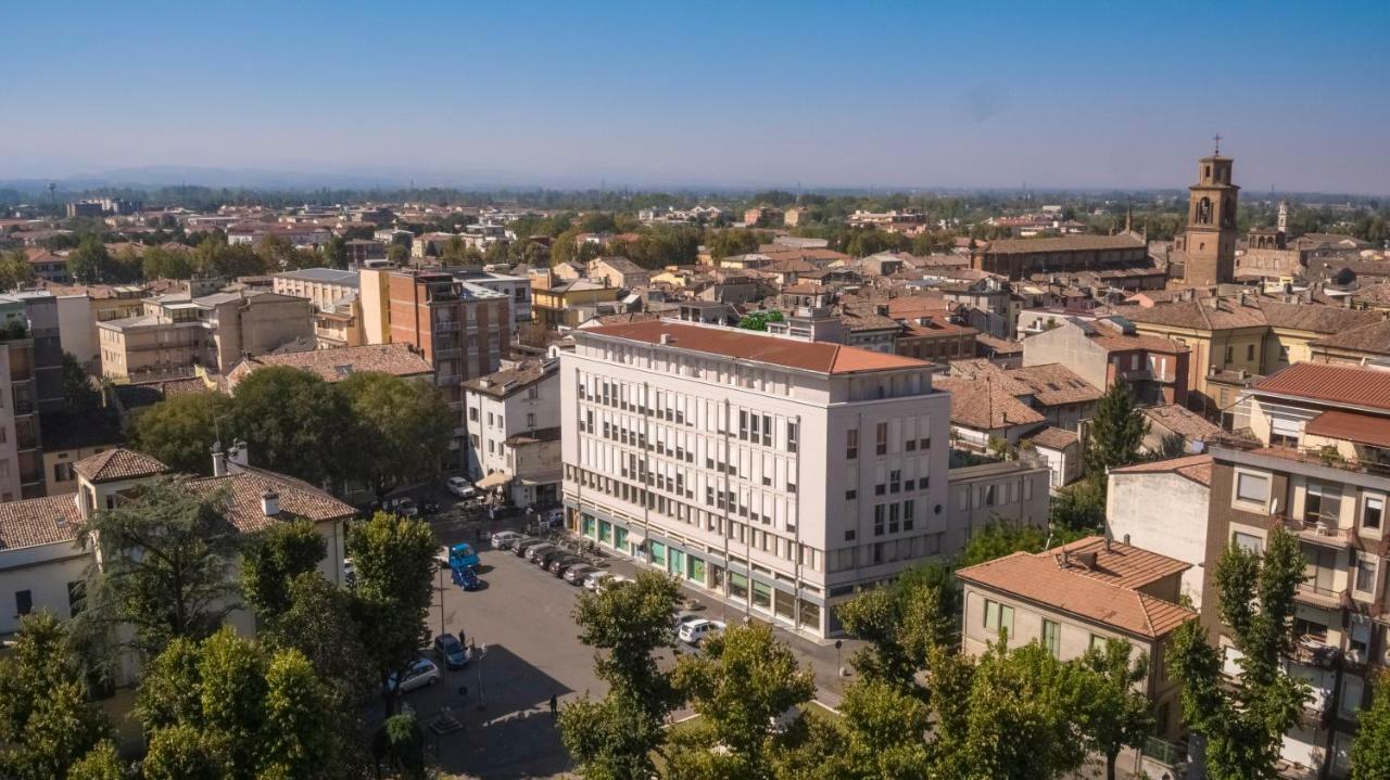 Bnbiz - Coworking Hotel Fiorenzuola dʼArda Εξωτερικό φωτογραφία